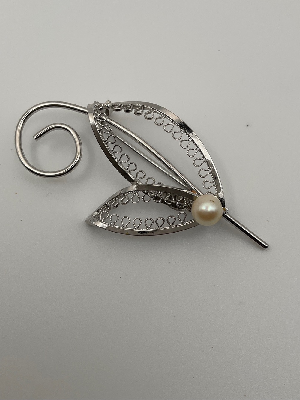 A & Z Chain Company vintage sterling silver leaf brooch